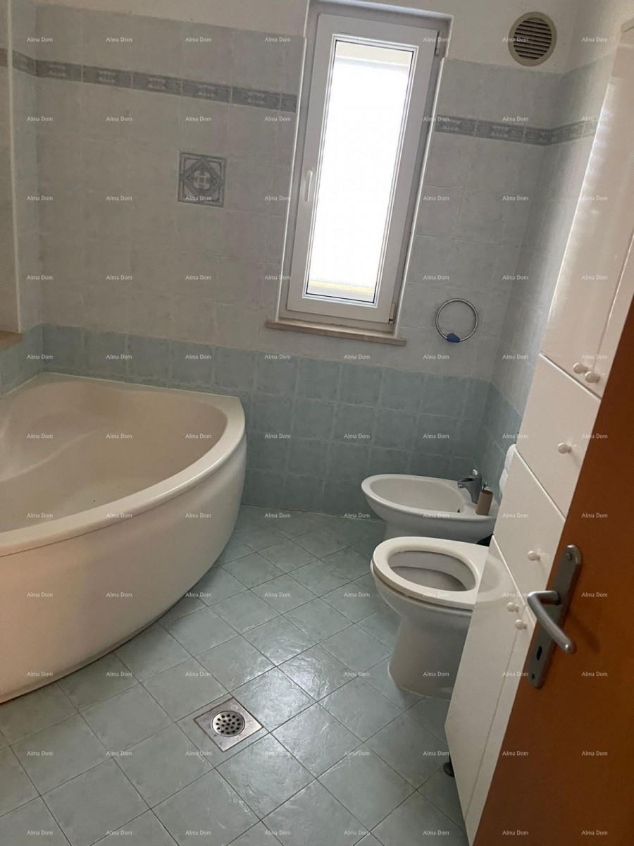 Umag! Kuća s velikom okućnicom i terasom. 6