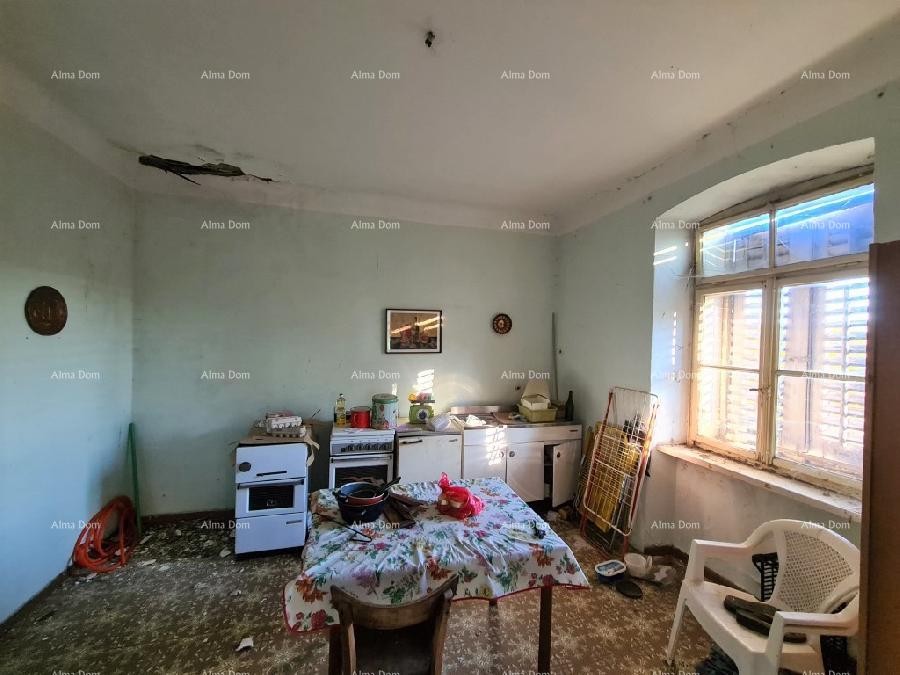 Продается старый истарский каменный дом с видом на Грожнян. 3