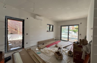 PREMANTURA - prostrani stan z bazenom, 500 m do mora  (102)