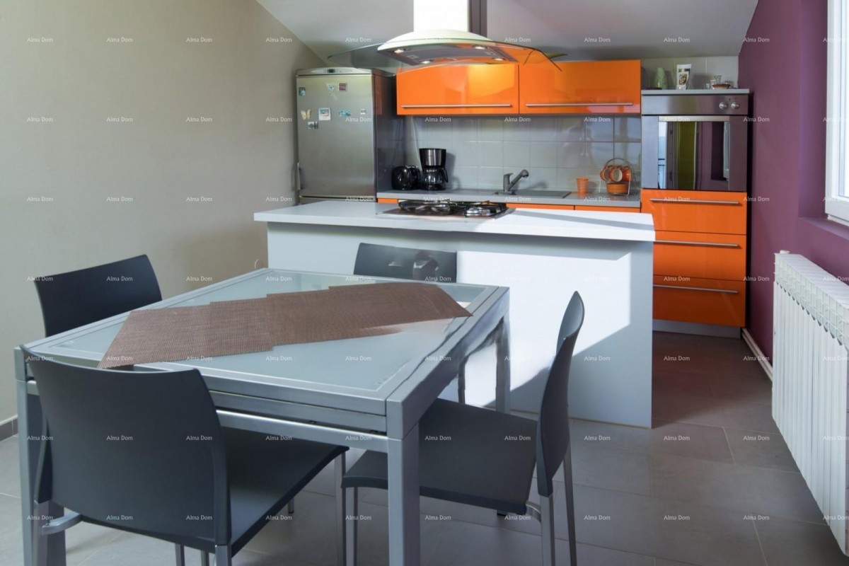 Vendita - Bellissima casa con appartamenti e ristorante, Pola! Vista mare! 9