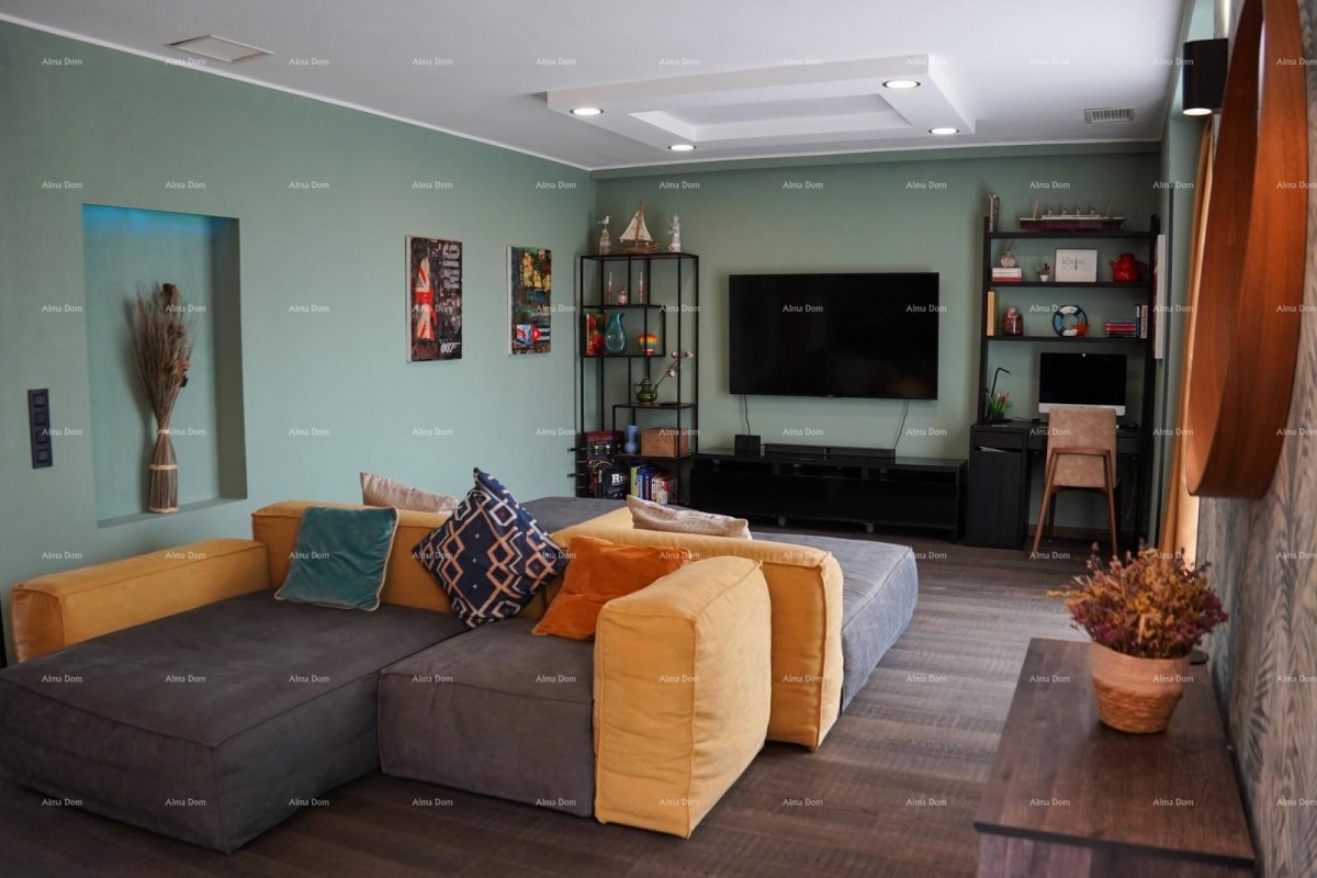 Rovinj. Stanovanje v prvem nadstropju hiše 25