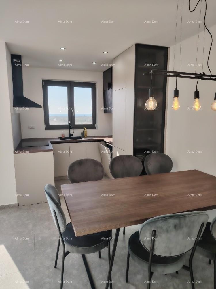 Top-notch three-bedroom apartment with a sea view, furnished 2