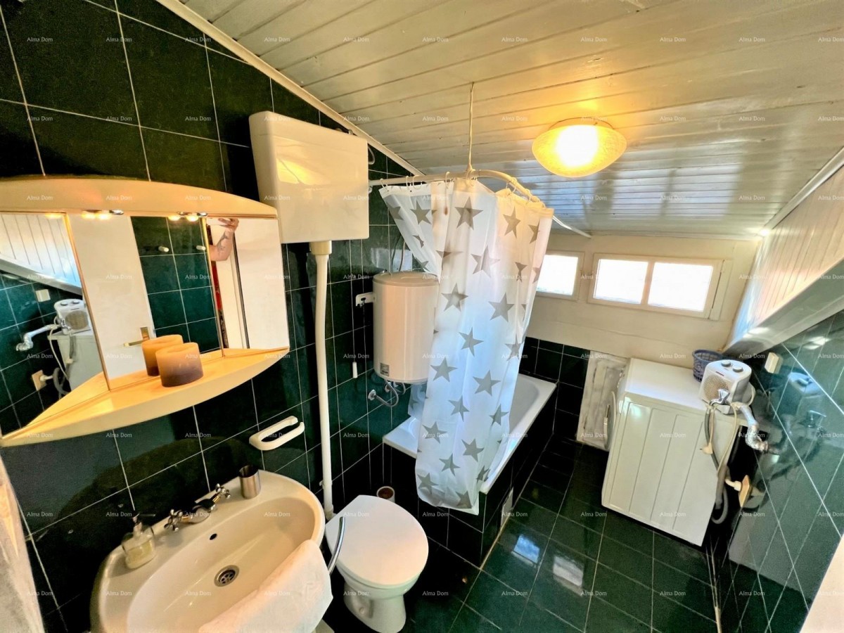 Prodaje se stan u centru Pule sa pogledom na katedralu i more. 13