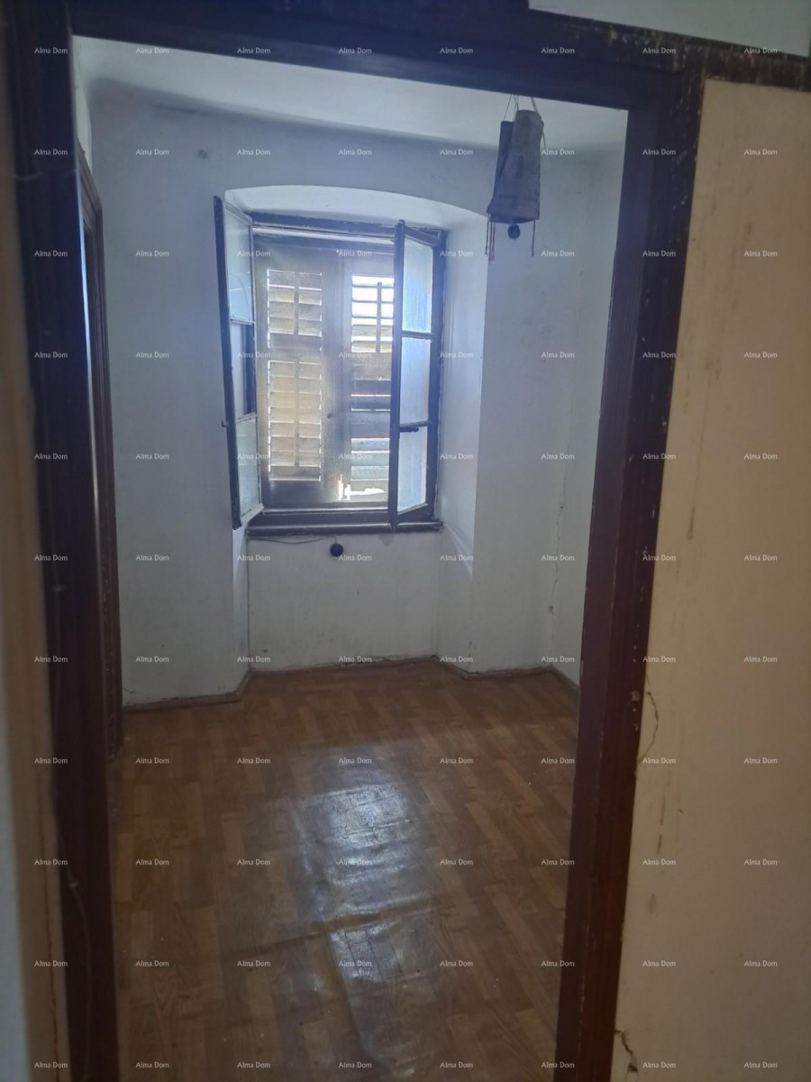 Продается дом с погребом, большой террасой, двумя трехкомнатными квартирами, двором. Отличная возможность для инвестирования! 9