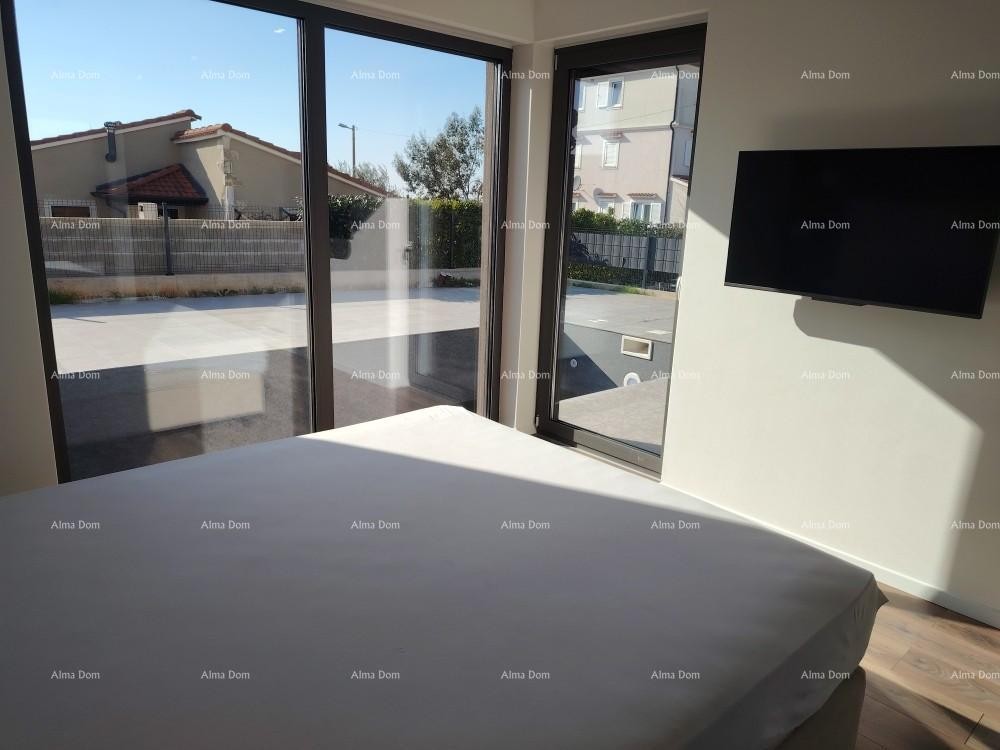 Eccellente appartamento trilocale con giardino e piscina, arredato 25