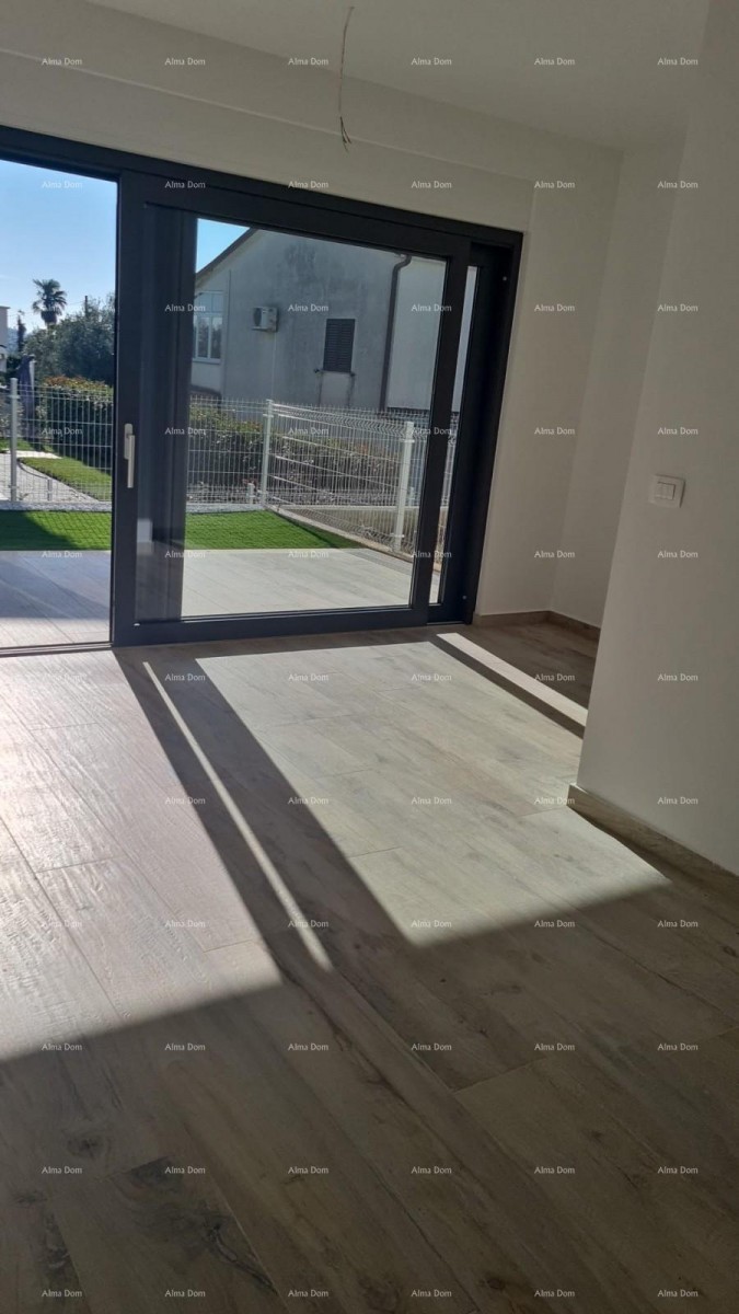 Modern apartment in block D with two parking spaces, close to Umag! 14