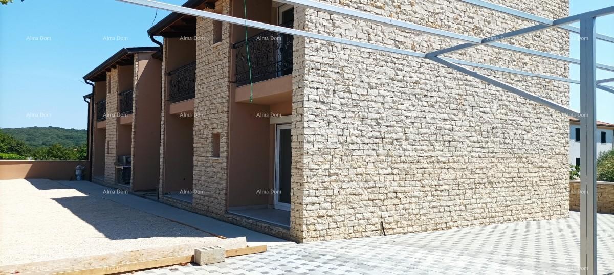 Новый многоквартирный дом недалеко от Ровиня 3