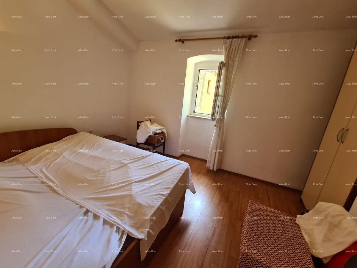 Prodaja hiše z dvoriščem in velikim zemljiščem, Barban 15