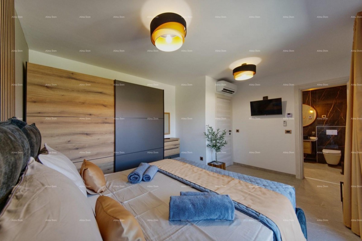 Moderna vila z bazenom in savno, Marčana! 23