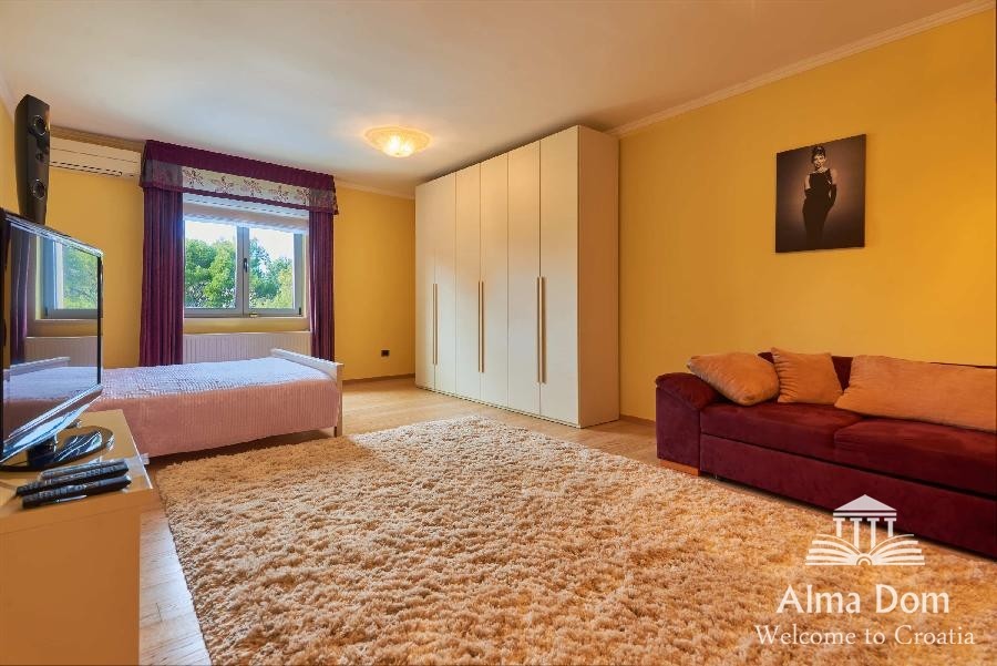 Первая линия - Элитная вилла с бассейном и гаражом в уникальном месте! 17