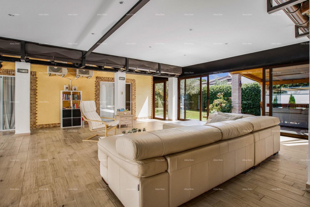 Vendita di due case collegate a Pomer 9