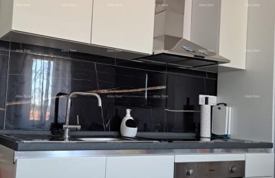 Prodaje se lijep stan u Puli – 33.20m². Blizina Caffe bara