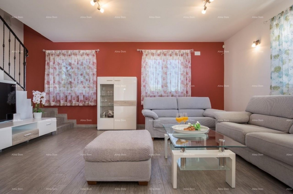 Fažana, detached house on a large plot of 1844 m2. View of the entire Fažana. 4