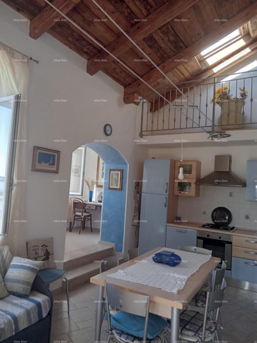 Blizina grada Umaga. Na prodaju duplex hiša, 123,65 m2 ob sami obali morja, 10 metrov do morja. 4