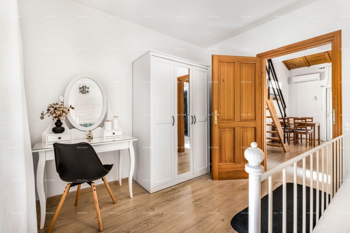 Vendita di due case collegate a Pomer 31