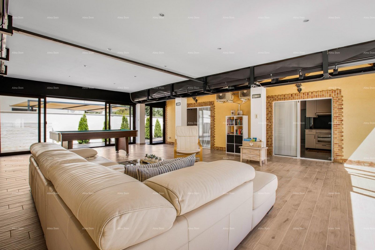 Vendita di due case collegate a Pomer 8