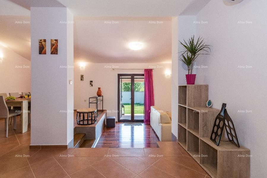 Valdebek. Detached house with a pool and jacuzzi! Close to the center of the city of Pula. 12