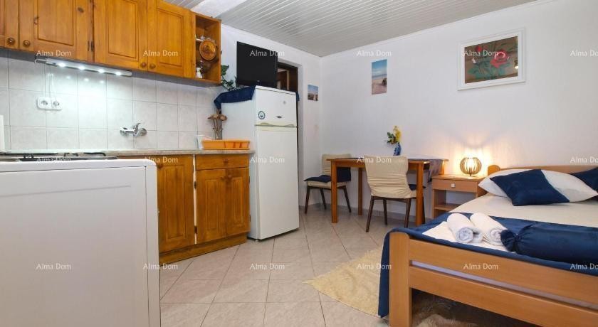 ДОМ С 3 АПАРТАМЕНТАМИ, МЕДУЛИН 18