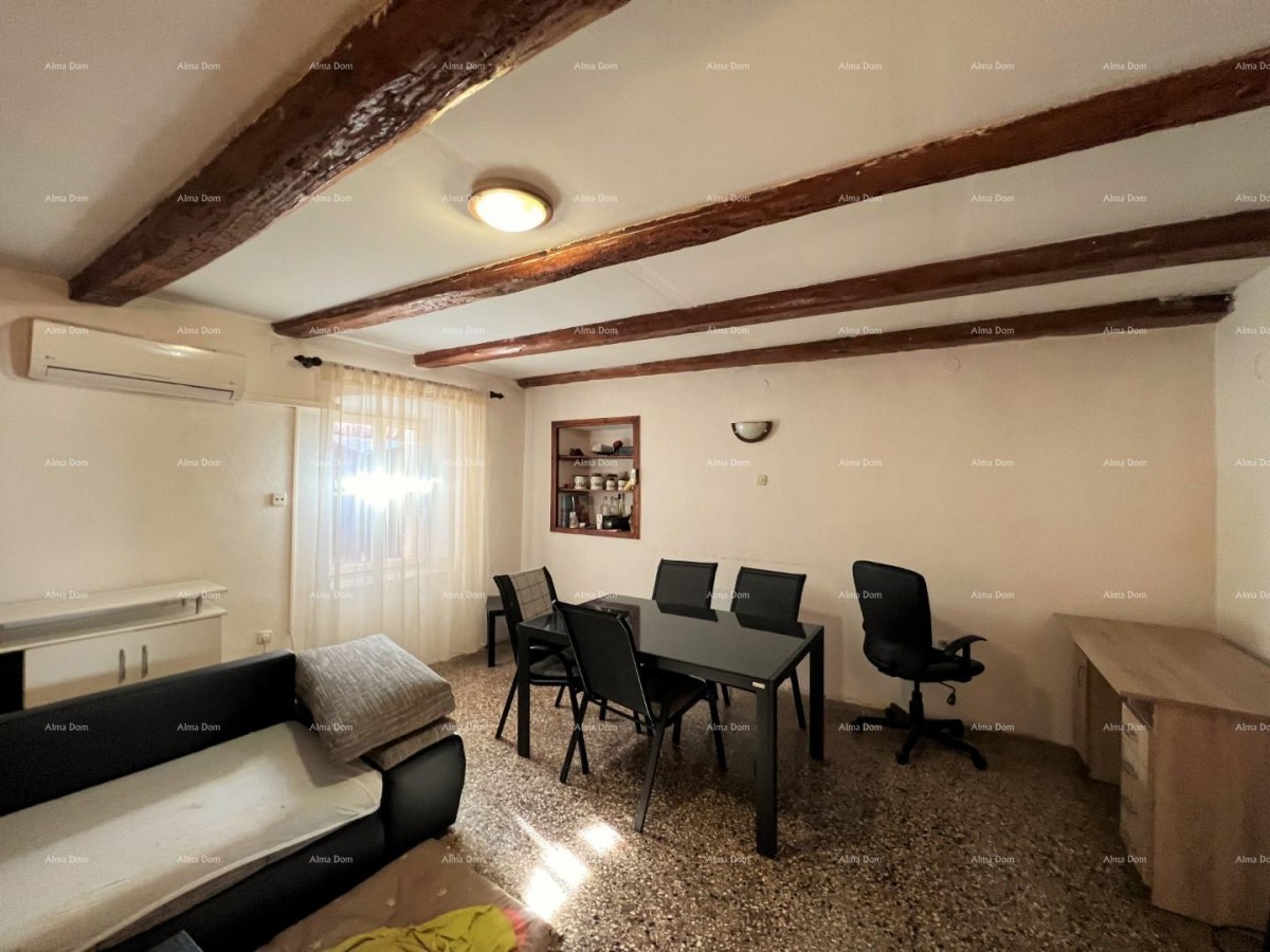 Vendiamo una casa ad uso commerciale e residenziale nel centro di Medulina. 13