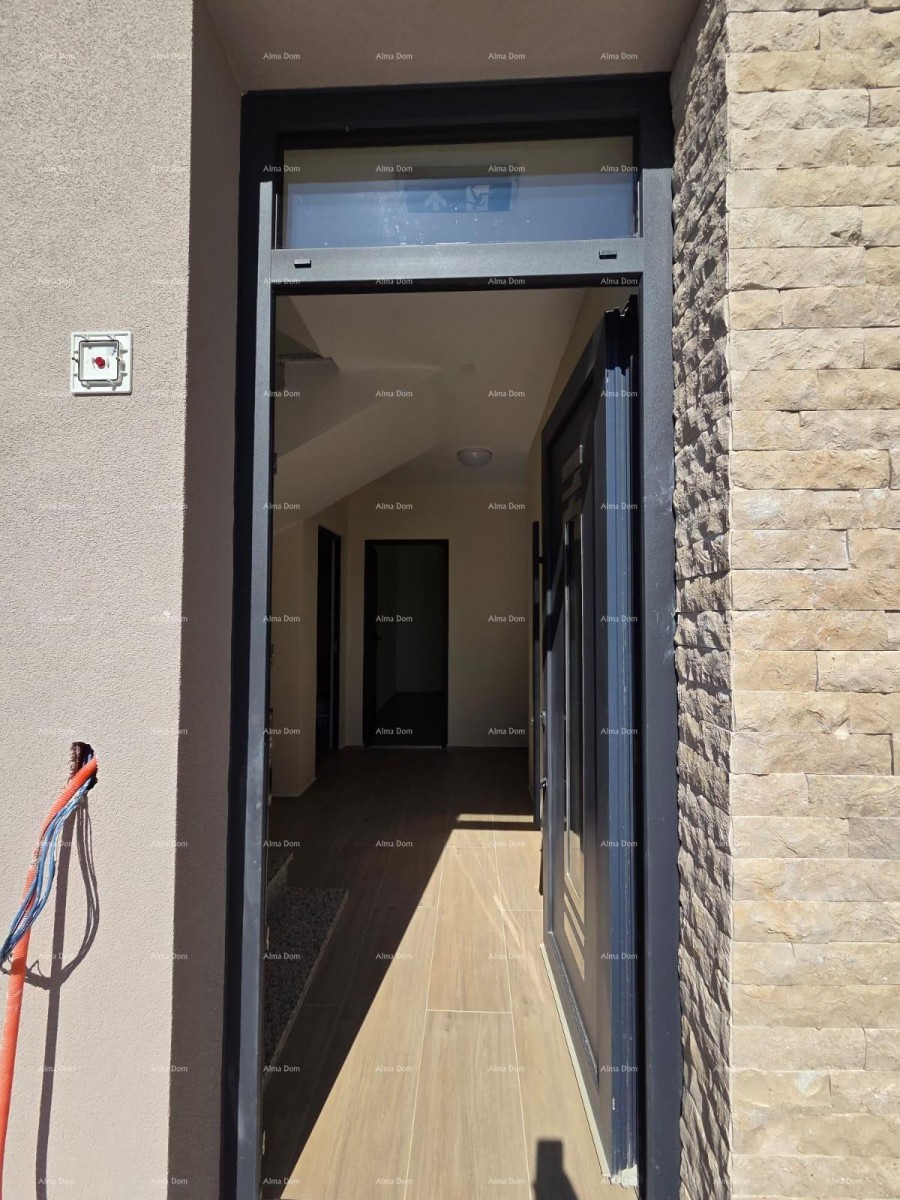 Dvosoban stan z velikim vrtom 100 metrov do obale. 18