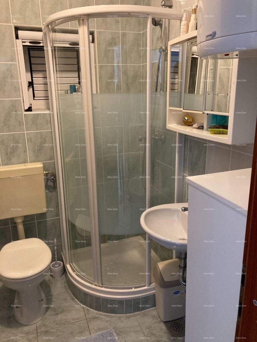 Prodaja - Prvi red do morja! Moderna, prostorna hiša s 4 ločenimi stanovanji, garažo in pomolom, Rogoznica. 21