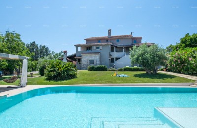 Prodaja - luksuzna vila s bazenom i dodatnim objektom, na prostranoj okućnici, Ližnjan!