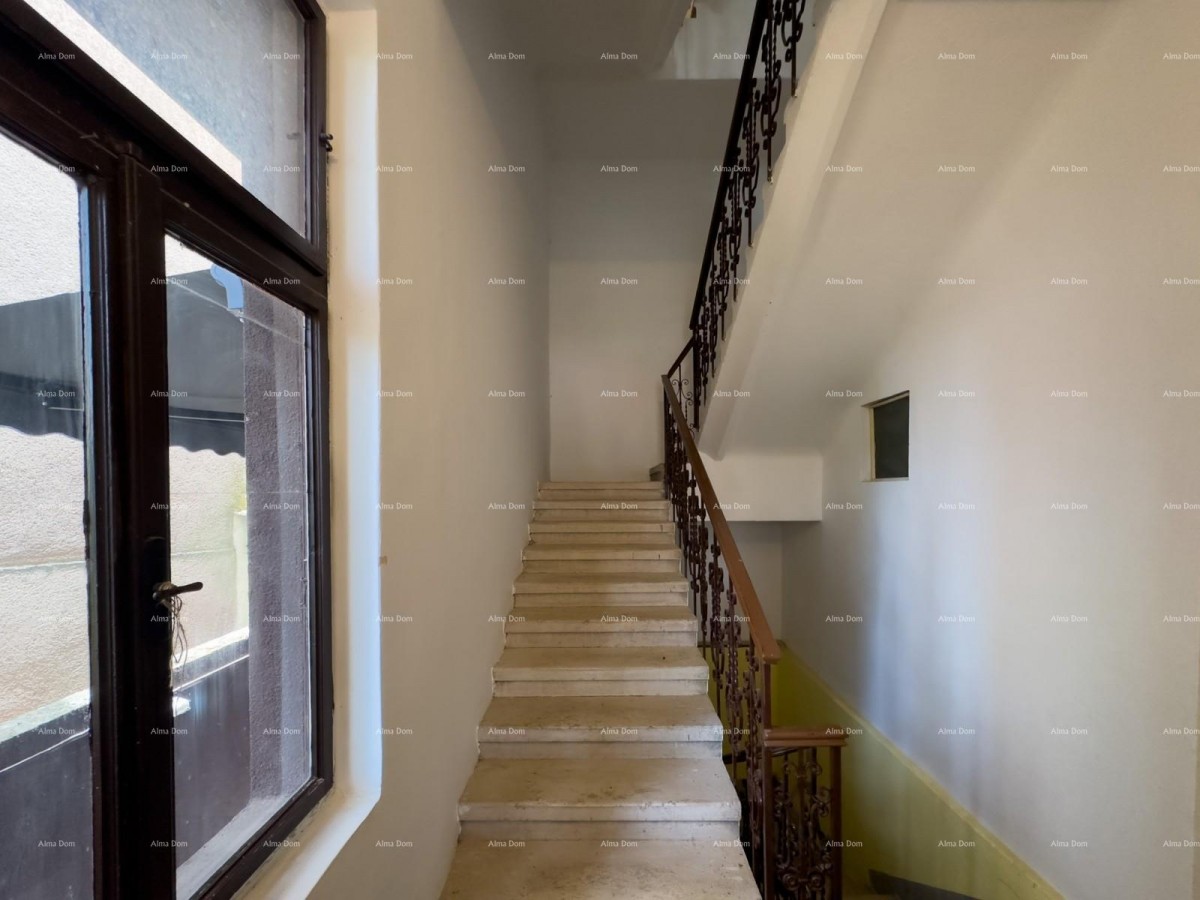 Sale of an apartment in the center with 4 residential units, Pula! 5