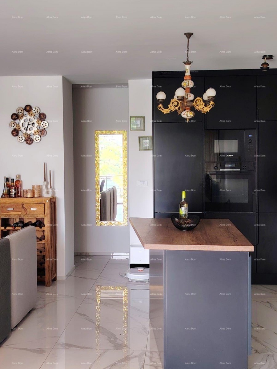 Luksuzno stanovanje s pogledom na morje, 30 m od plaže, popolno za družino 12