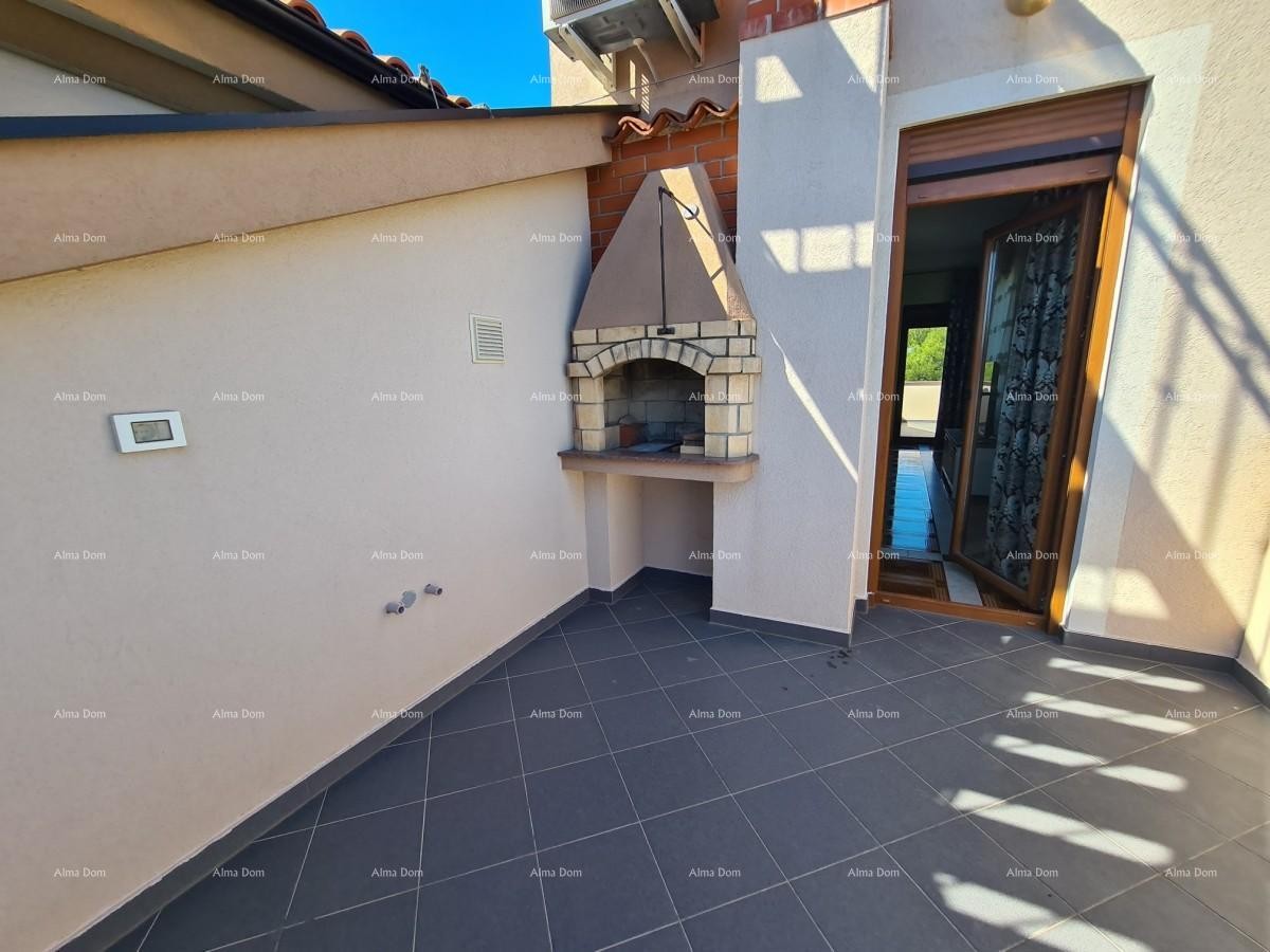 Trinadstropno stanovanje s strešno teraso! 100 metrov do morja. 45