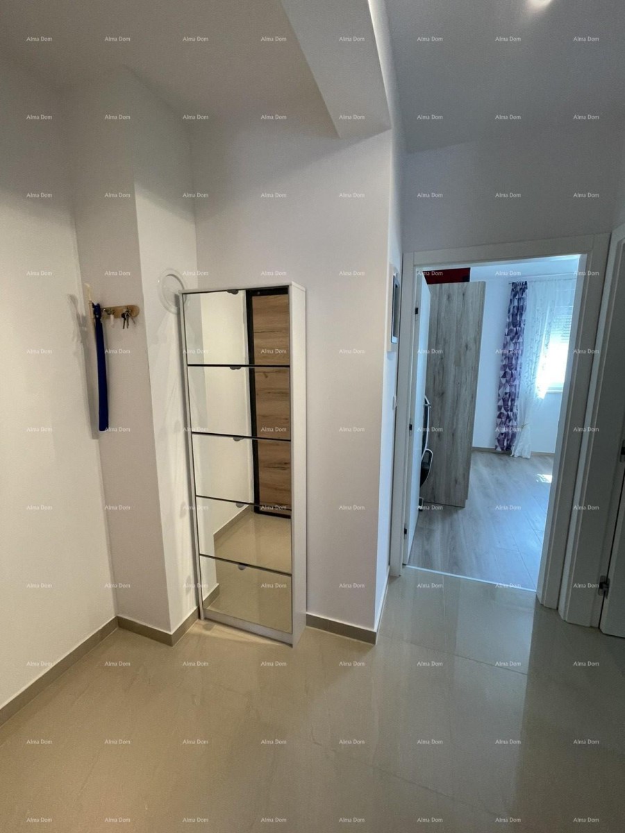 Pula – moderan i potpuno namješten stan 44 m2 u novogradnji s prostranom terasom. Medulinska ulica, novi kompleks zgrada. 10