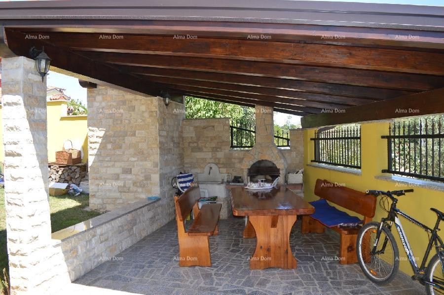 House with four separate apartments. 1 km to Verudela. 3