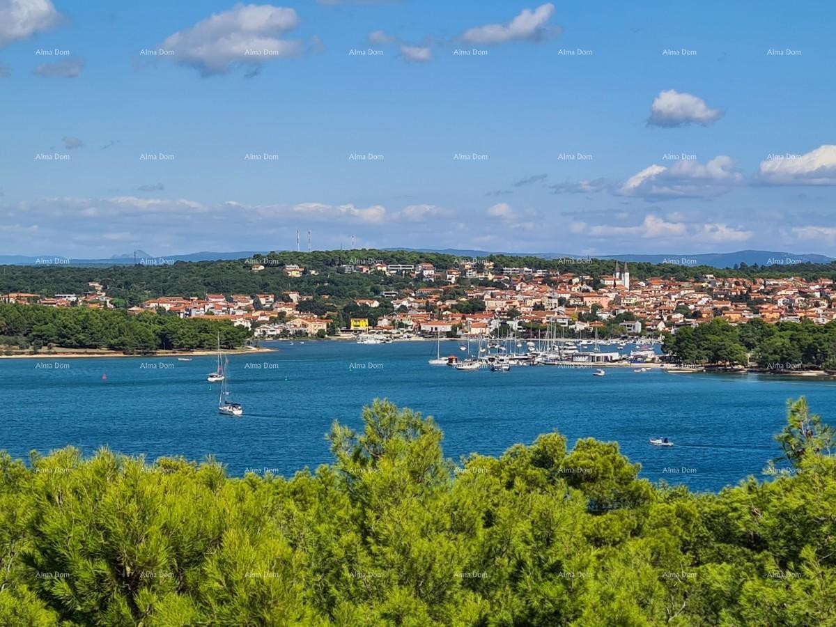 Istra. Premantura.Troetažni stan s krovnom terasom! 100 metara do mora. 2