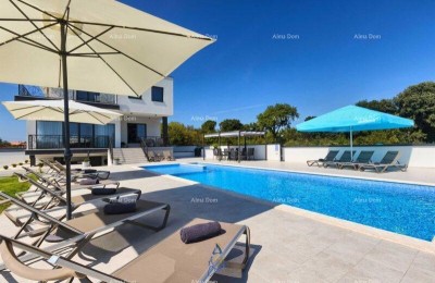 Fažana! Čudovita vila s bazenom.