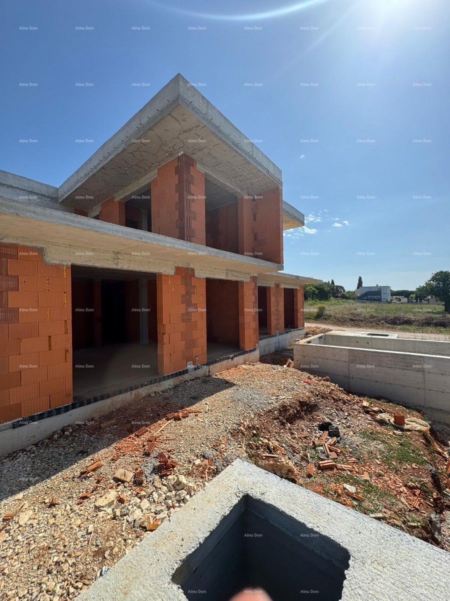 Prodaja duplex kuće s bazenom u širem dijelu grada Pule! 1