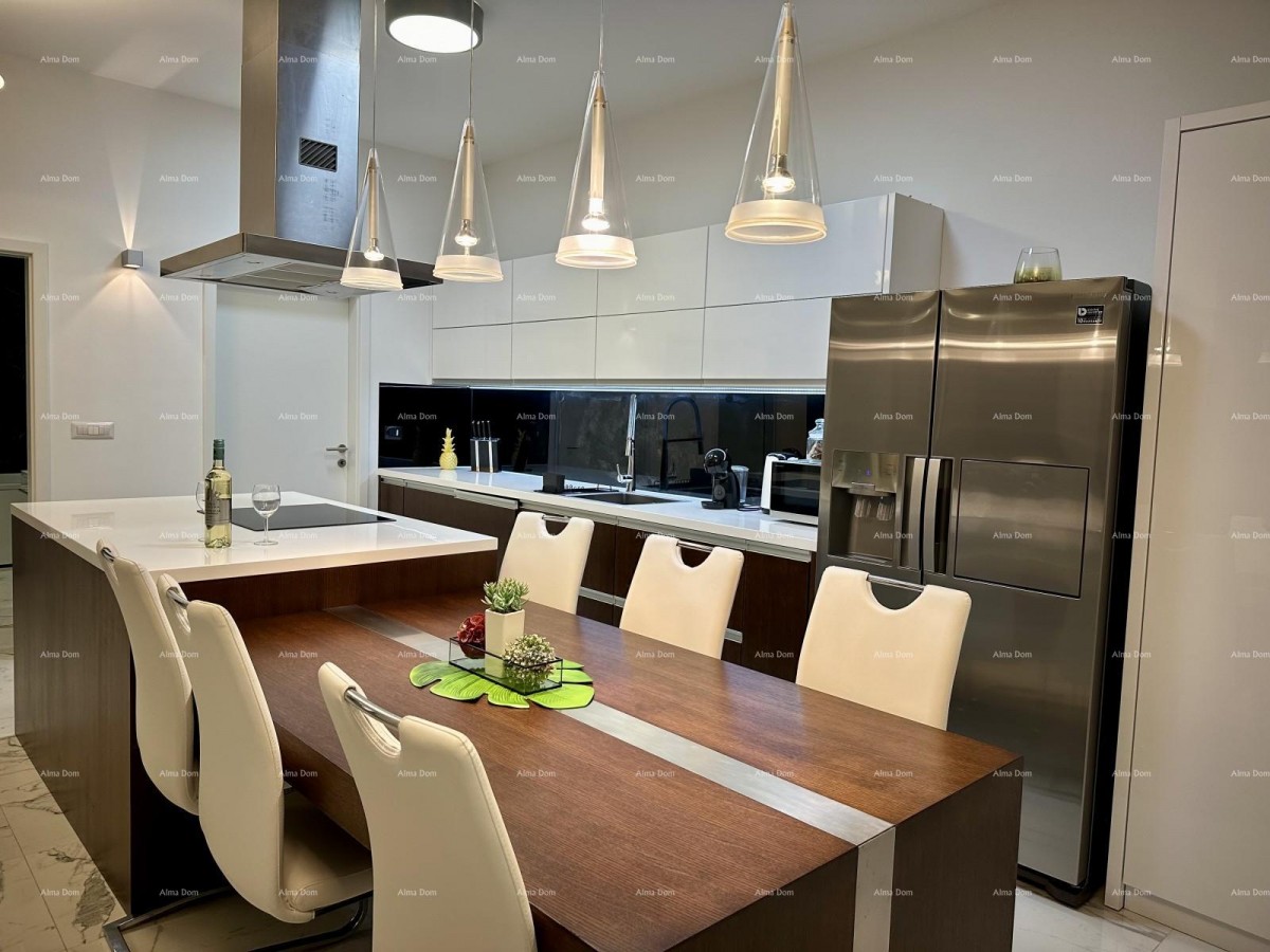 Прекрасный дом с тремя зарегистрированными апартаментами в старой части города Пореч! 7