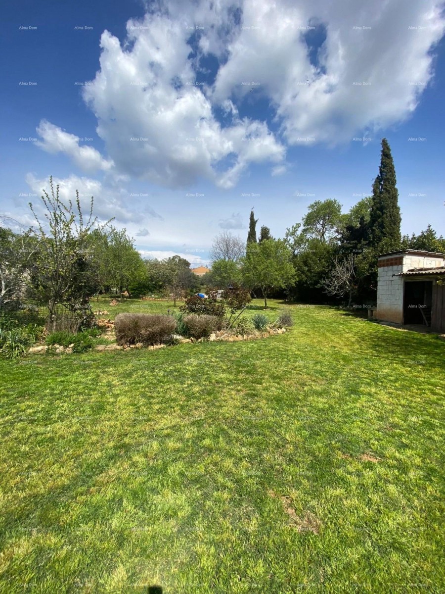 Vendita di una casa bifamiliare con annesso (casa più piccola) e terreno, Pola! 10