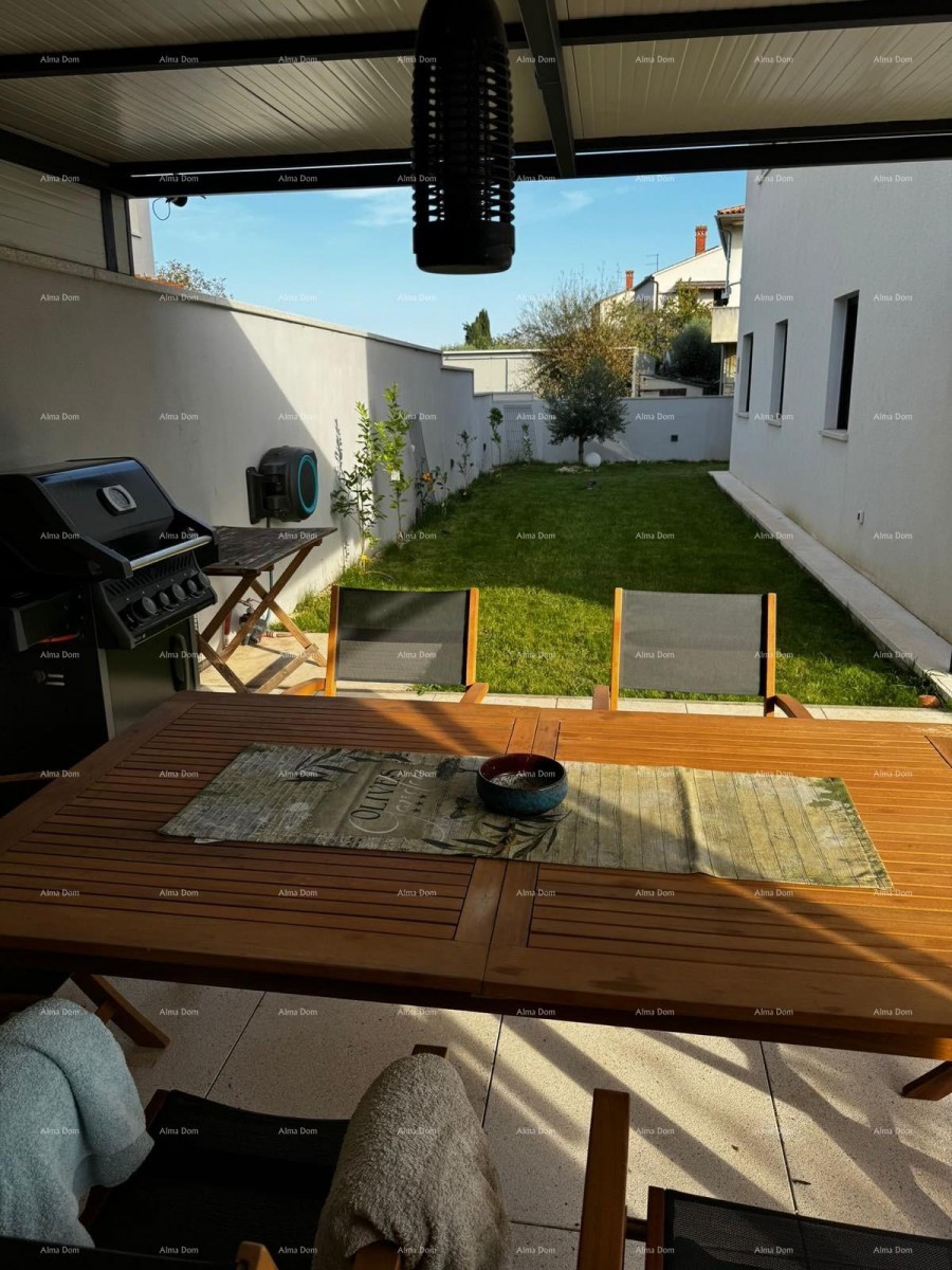 Appartamento modernamente arredato con piscina privata, giardino e posto auto, Pula! 1