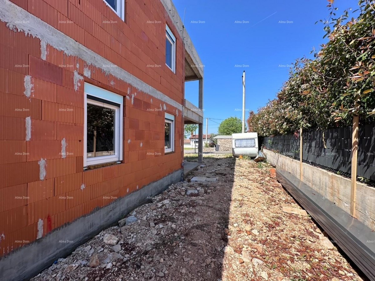 Umag- For sale: semi-detached house in rough construction phase. 2