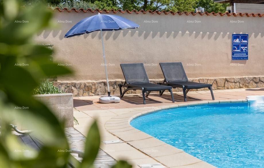 Околица Пореча – дом, 300 м2, с двумя апартаментами и бассейном 2