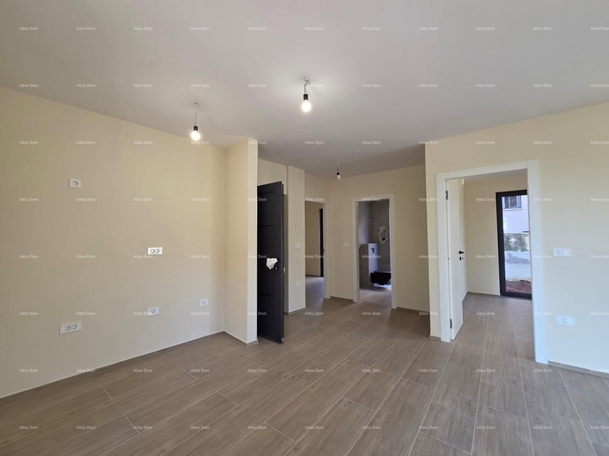 Dvosoban stan z velikim vrtom 100 metrov do obale. 17