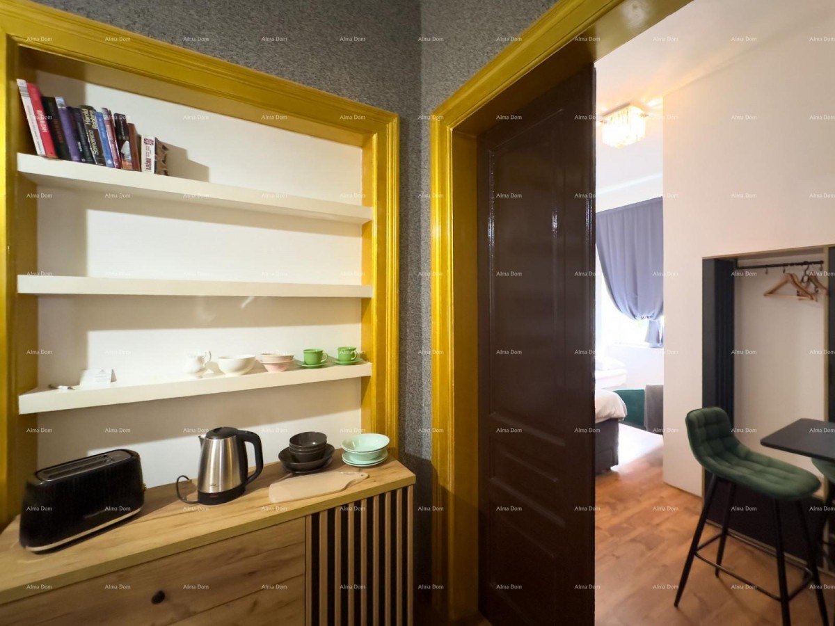 Sale of an apartment in the center with 4 residential units, Pula! 12