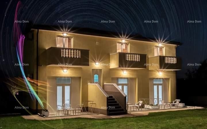 Umago. Una bella casa con sei appartamenti. 3