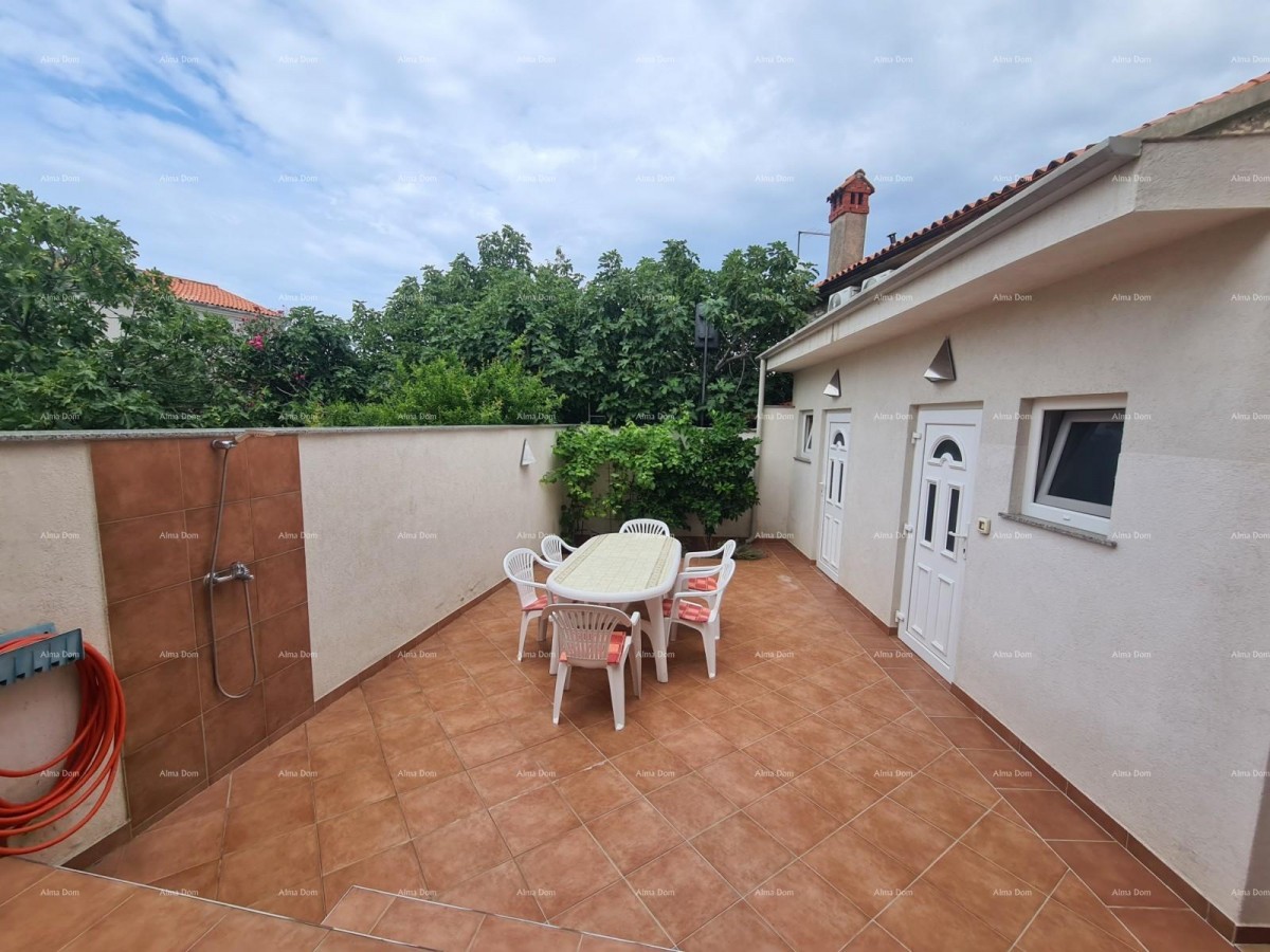 Hiša s pomožnim objektom. Medulin. 32