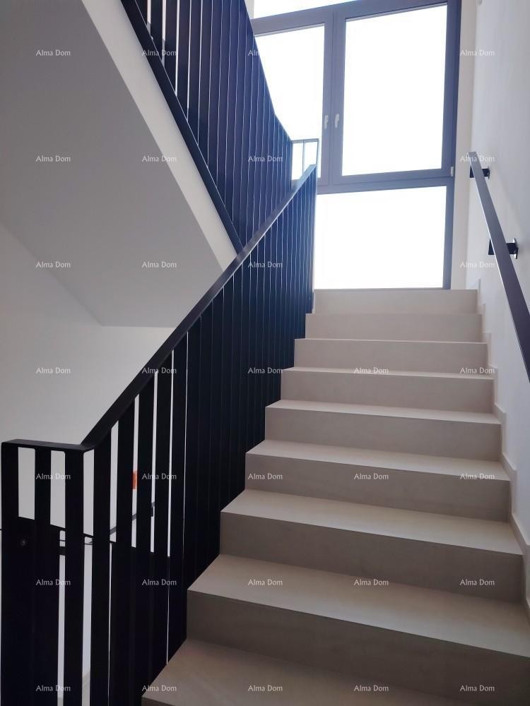 Top-notch three-bedroom apartment with a sea view, furnished 32