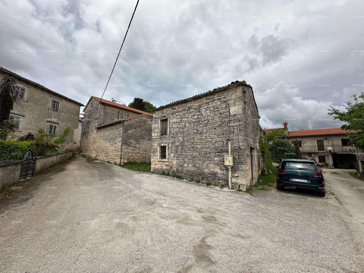 For sale: two old stone houses near the town of Poreč. 3