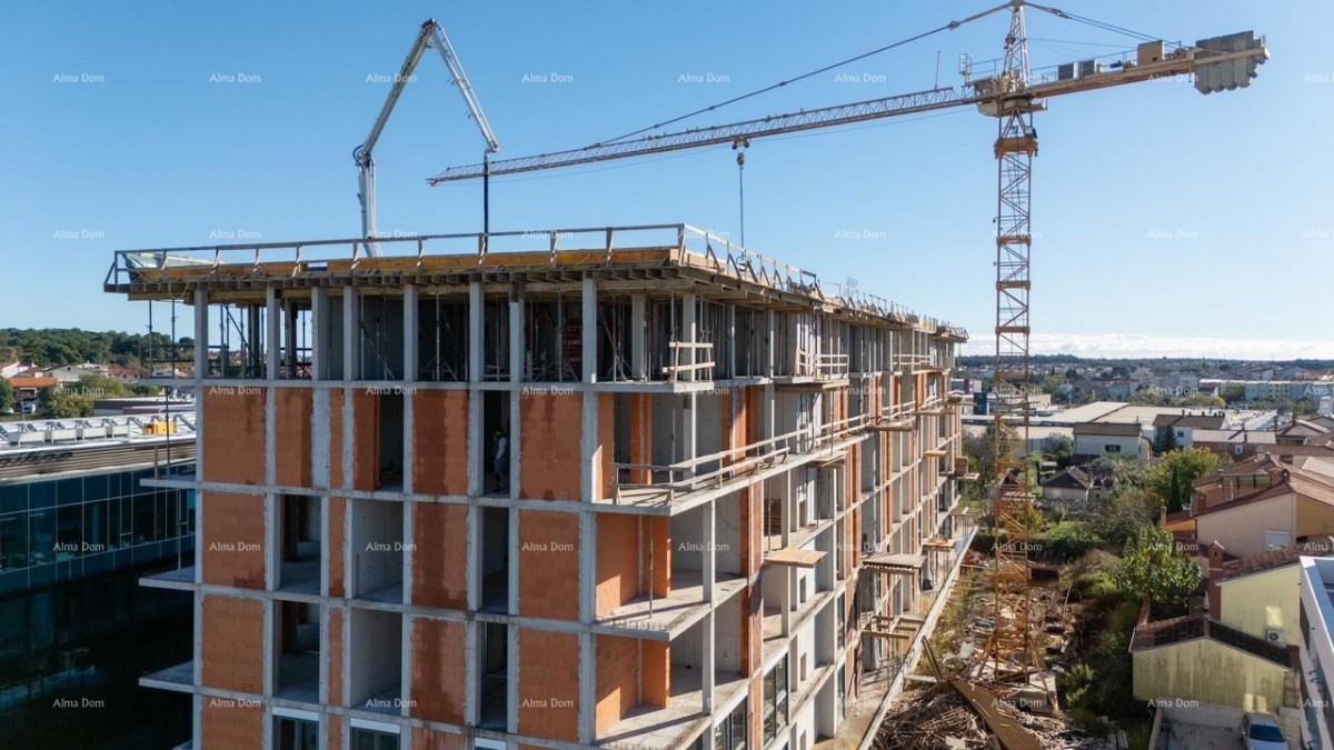 Pula. Nuovo edificio residenziale. Vendita di un appartamento con posto auto e cantina. Vicinanza al nuovo ospedale. S37 10