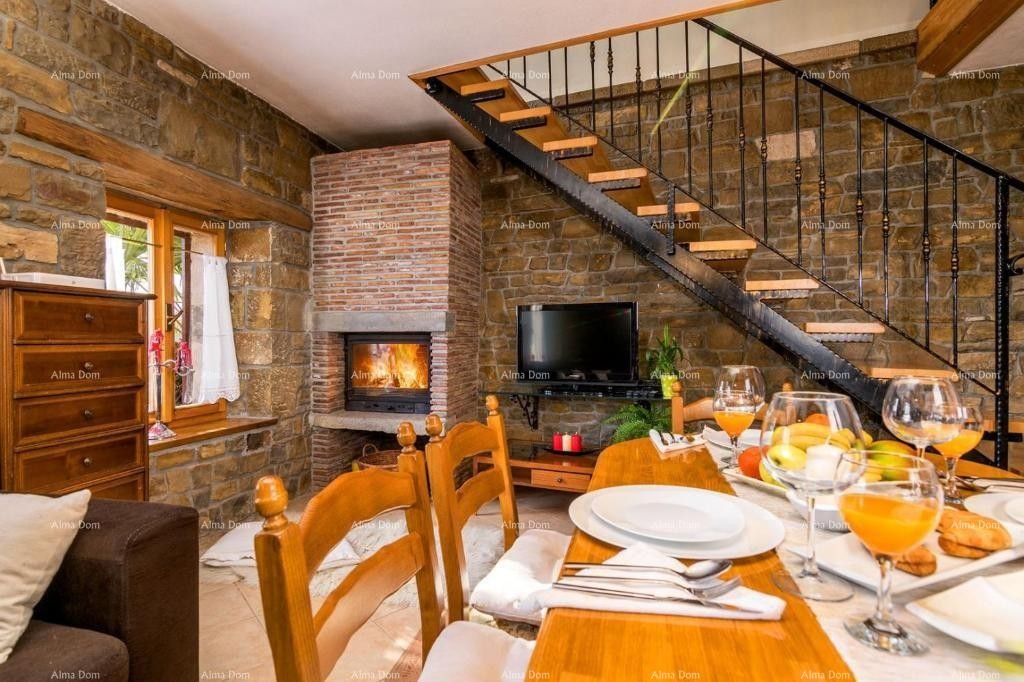 Casale in pietra con piscina e vista panoramica. 4