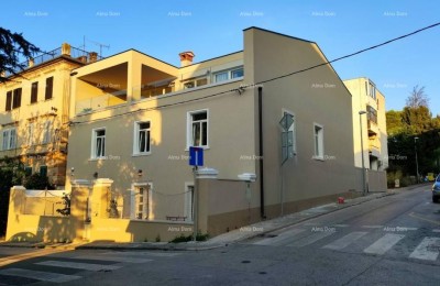 Pula Veruda  Splendida villa in pietra austro-ungarica completamente ristrutturata con vista mare.