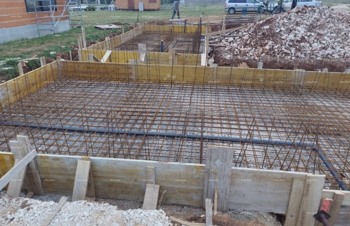 Prodaja dvoetažne kuće s bazenom u mirnom naselju, okolica Pule! 9