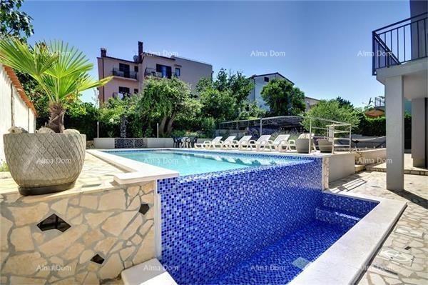Na prodaju: Apartmanska kuća s bazenom i pogledom na more – Banjole! 6